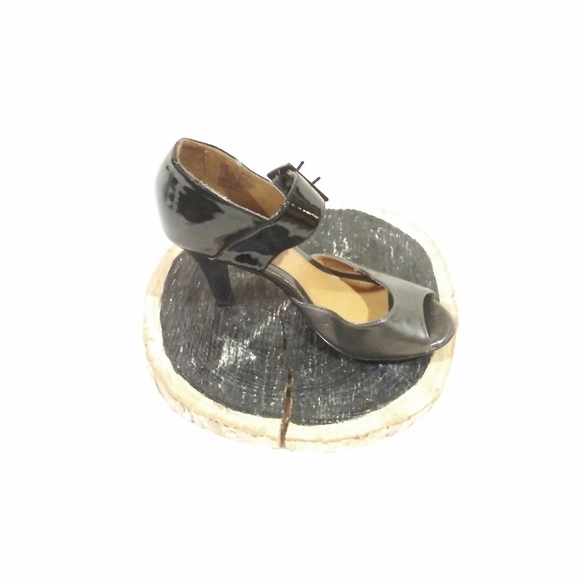 High Heels - Picture 2 of 6